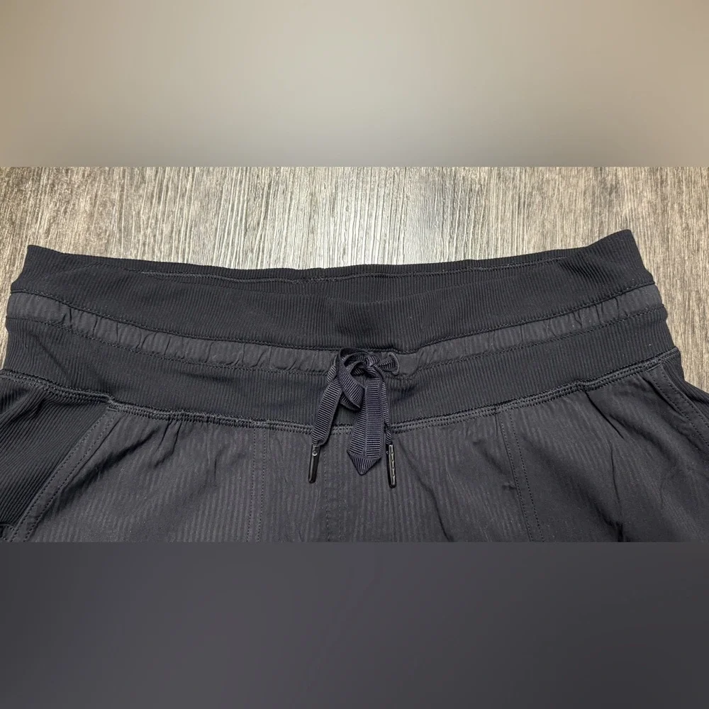 LULULEMON 6 Dance Studio CROP Joggers